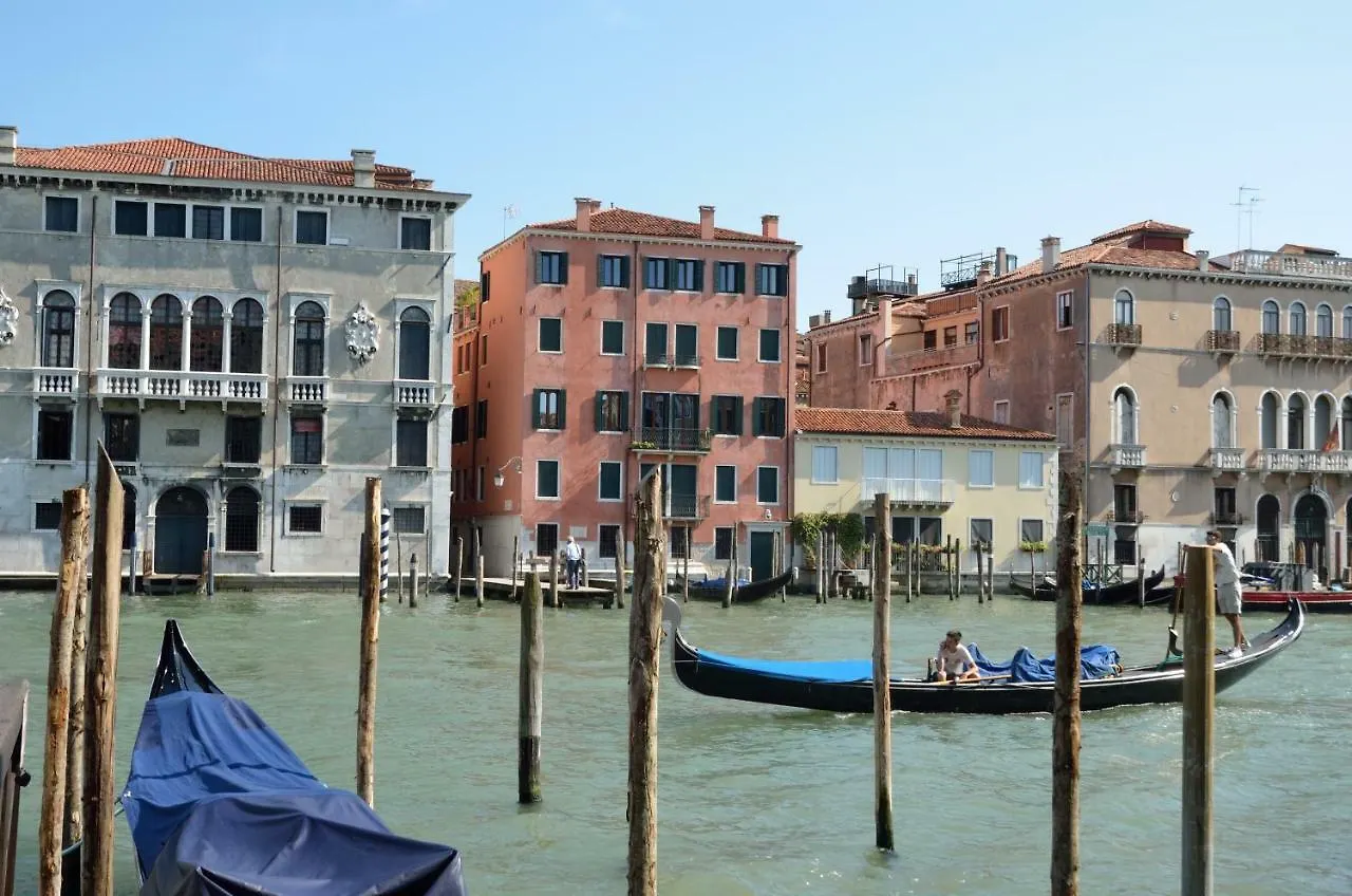Charming Apartment On Grand Canal Venice