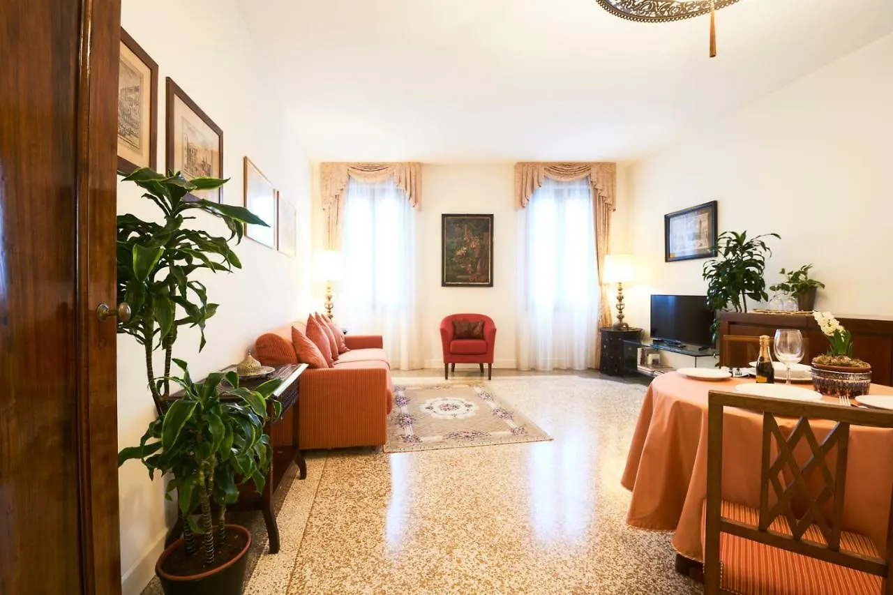 Charming Apartment On Grand Canal Venice Holiday home