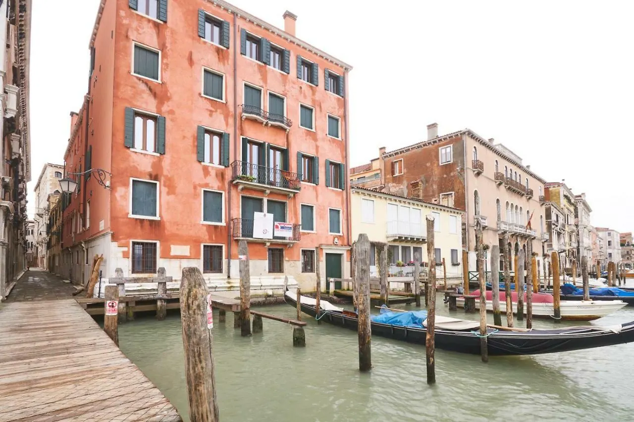 Charming Apartment On Grand Canal Venice Italy