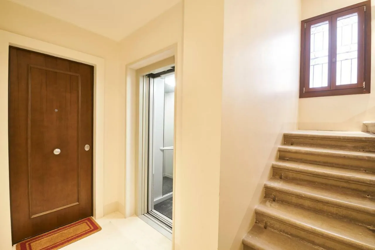 Charming Apartment On Grand Canal Venice Holiday home