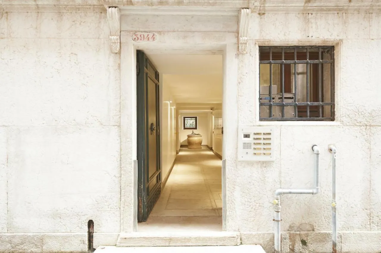 Charming Apartment On Grand Canal Venice Italy